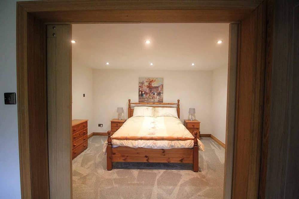 Tranquil country setting with private garden in Staffordshire