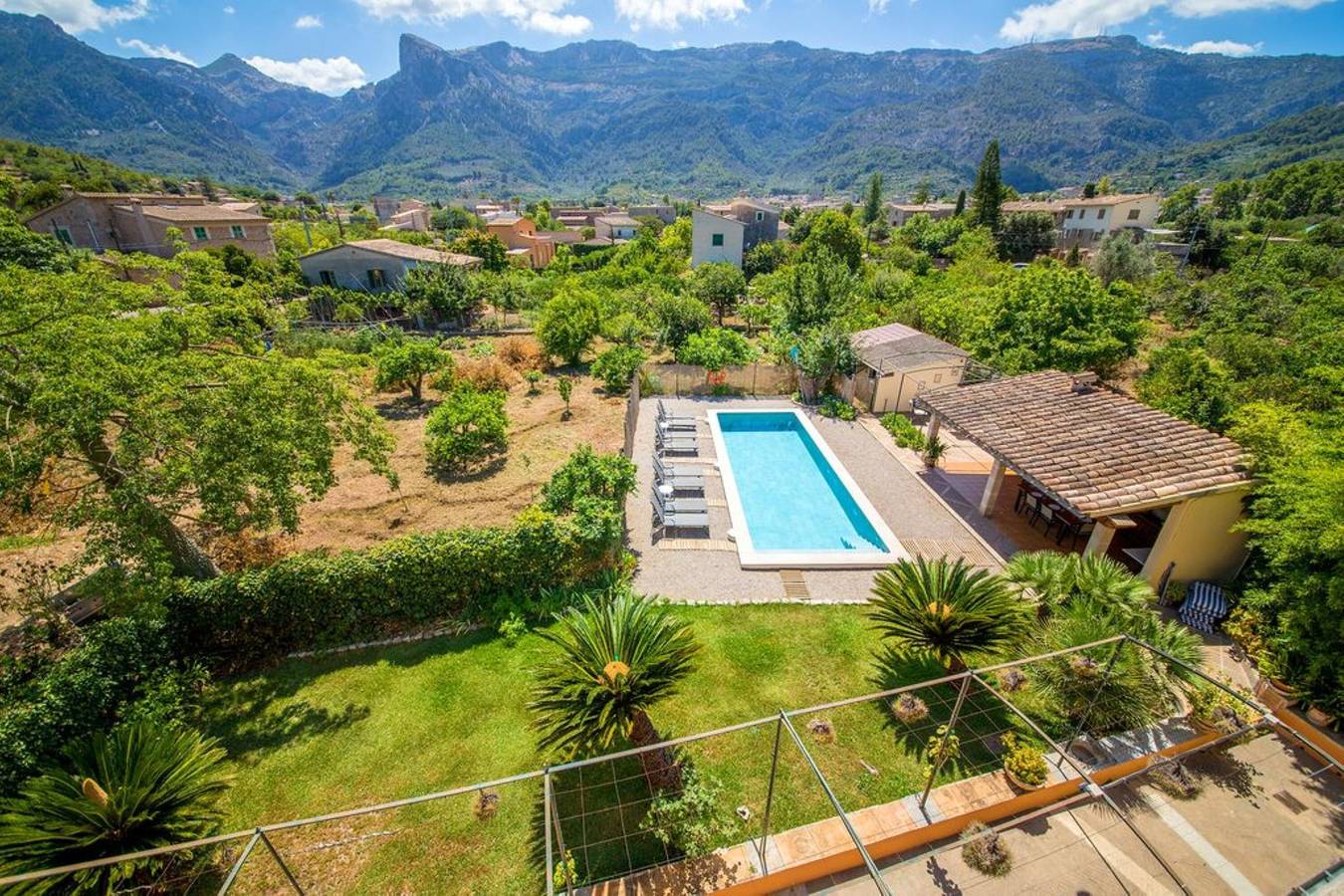 Villa Rae mit Bergblick, Wi-Fi, Garten, Terrasse & Pool in L'Horta, Sóller