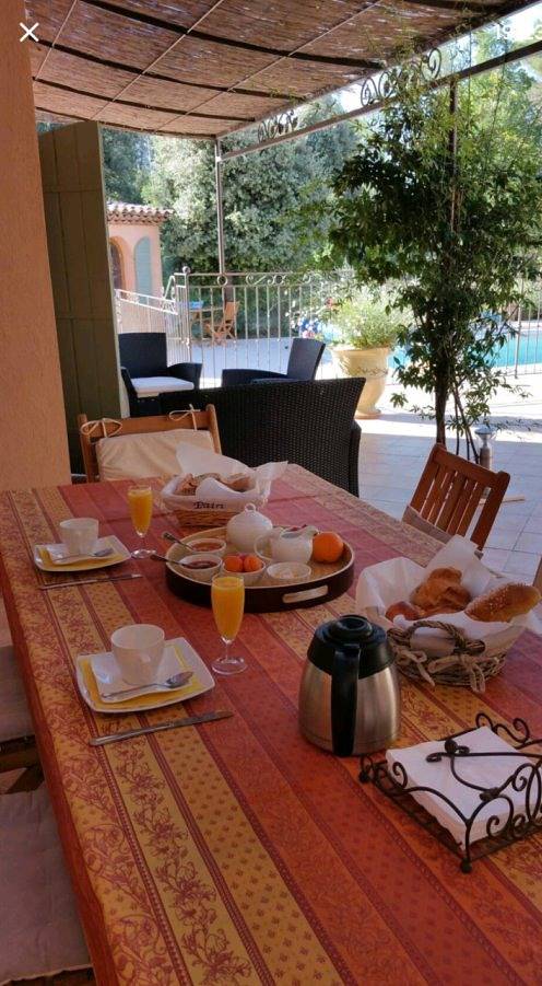 Les Lauriers Roses - Chambres d'hôtes, calme, piscine - Les Romarins in Cotignac, Région de Brignoles