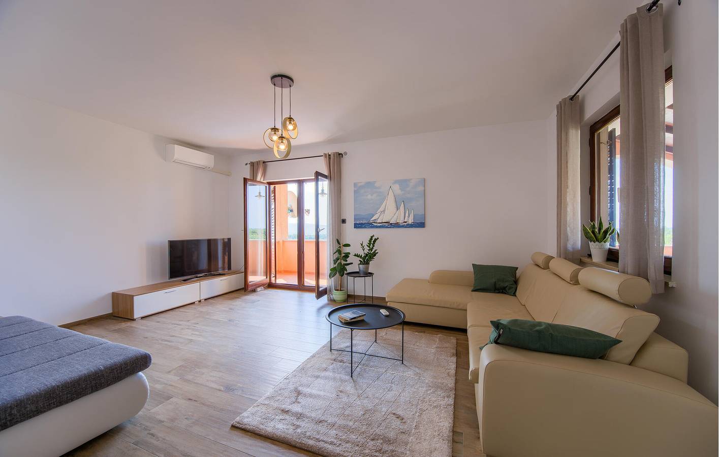 Gemütliche 134 m² große Wohnung mit Pool, WLAN und Parkplatz – 200 m vom Zentrum von Koromani entfernt in Barban, Südküste Istrien