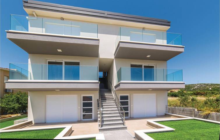 Gîte pour 3 personnes, avec terrasse et jardin à Trogir - 2