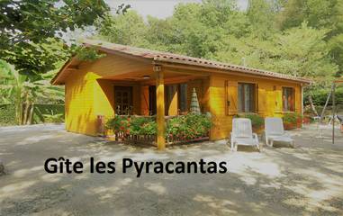 Gîte pour 6 personnes, avec jardin ainsi que piscine et terrasse à Auriac-du-Périgord