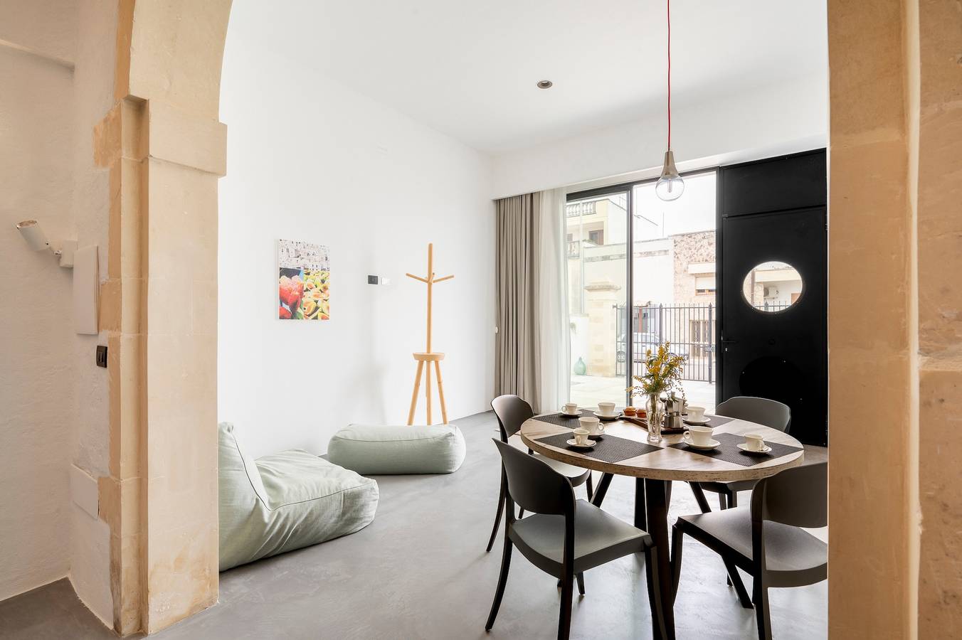Entire apartment, Holiday Home 'Due' with Shared Terrace, Wi-Fi and Air Conditioning in Melendugno, Lecce Province