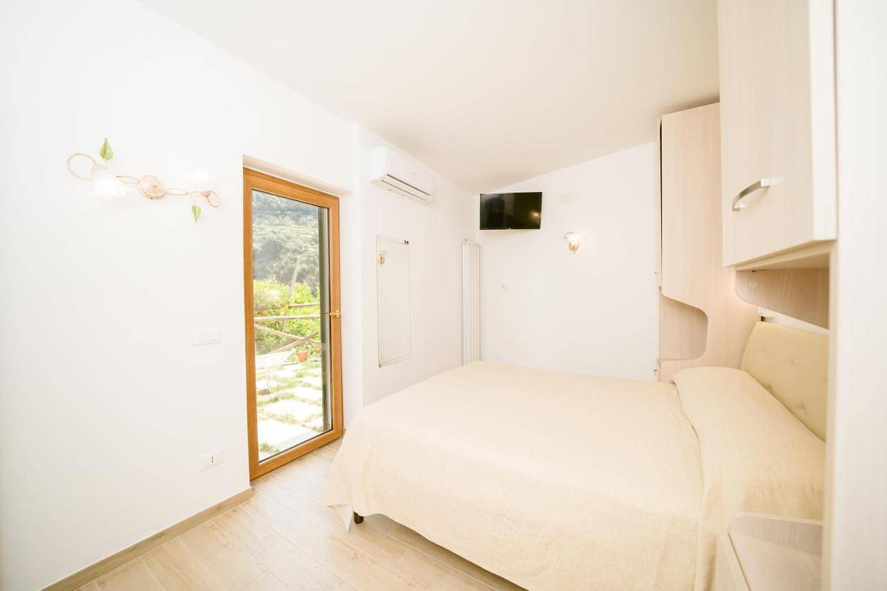 Apartment with Terrace in Pontone, Scala