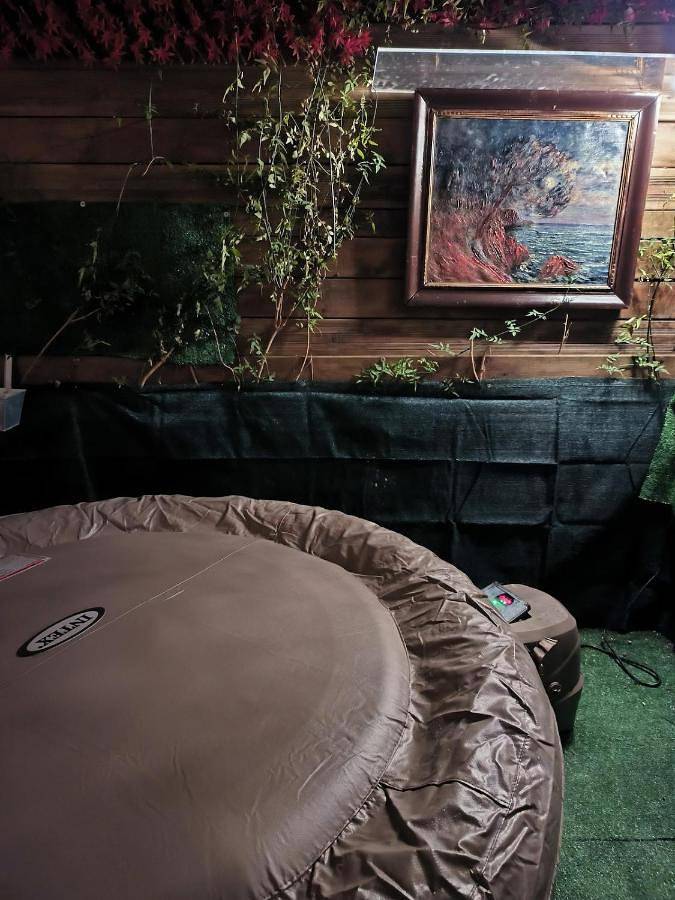 Gîte pour 4 personnes, avec Balcon et Jacuzzi ainsi que Terrasse et Vue dans Office De Tourisme Pays D Issoire Val D Allier - 4