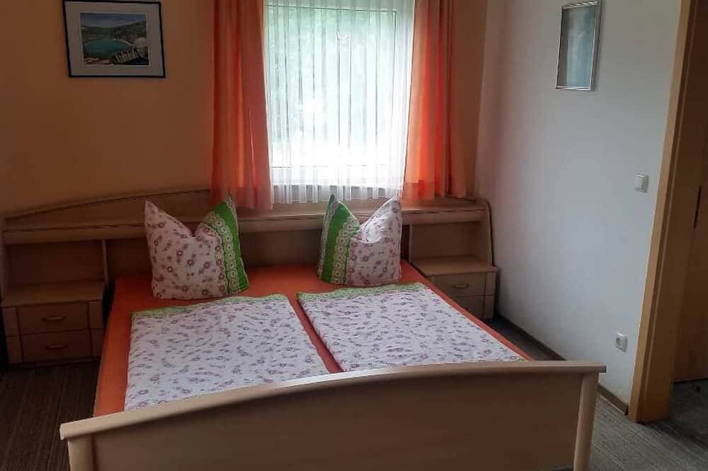 Ganze Wohnung, Großes 210qm Ferienhaus mit Terrasse für bis zu 13 Personen in Bad Kötzting, Ostbayern