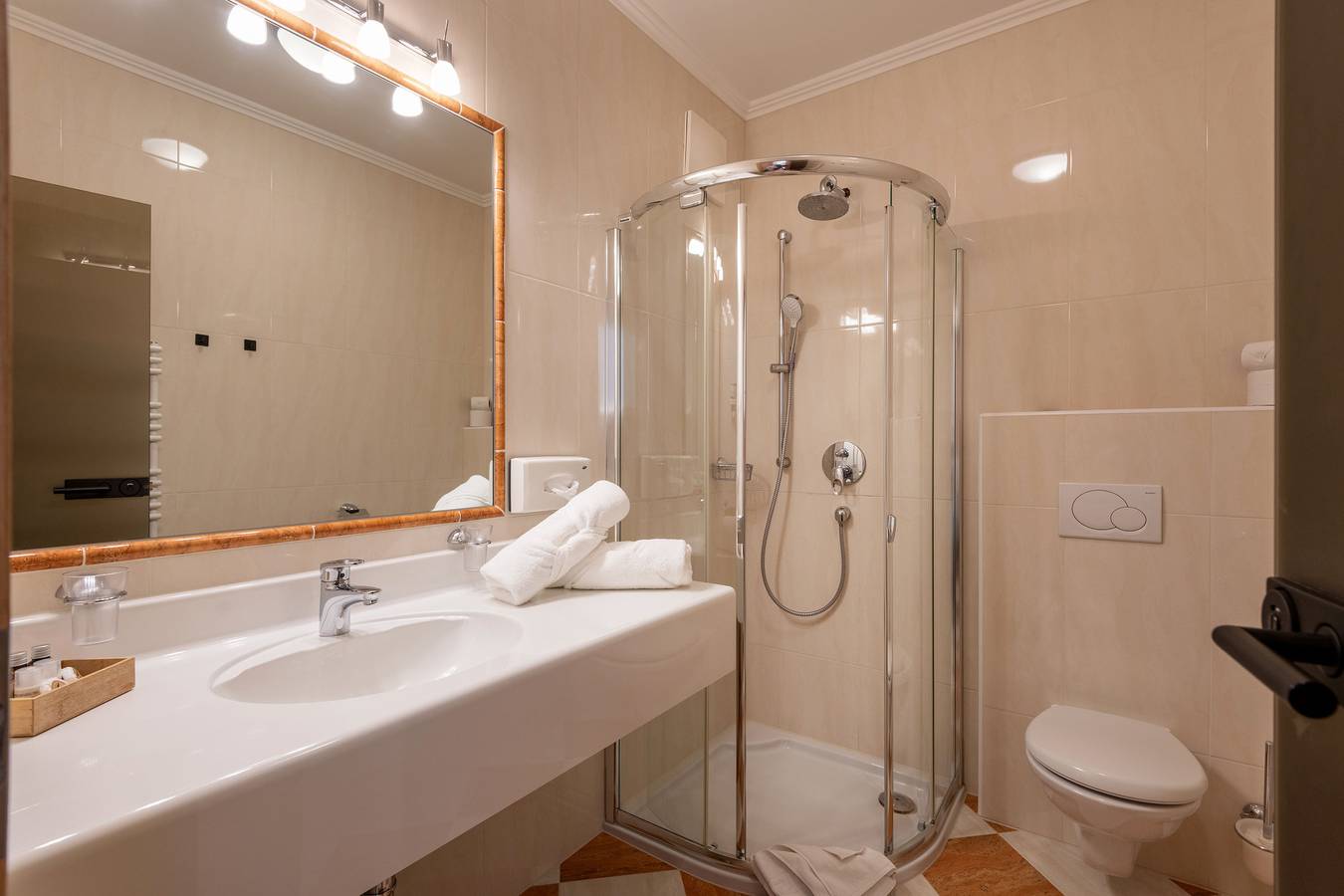 Hotel Alpinjuwel Gerlos - Doppelzimmer Bergblick in Gerlos, Zillertaler Alpen