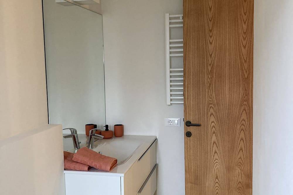 Appartement entier, Bay of Saracens - renovated apartment surrounded by greenery in Selva (Savone), Commune de Finale Ligure