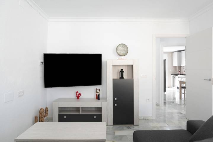 Entire apartment, Holiday Apartment 'Brisas Del Mar' with Mountain View, Open Terrace and Wi-Fi in Benalup-Casas Viejas, Costa de la Luz
