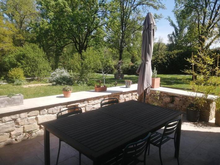 Location de vacances pour 5 personnes, avec jardin ainsi que vue et terrasse à Les Cabannes (Tarn)