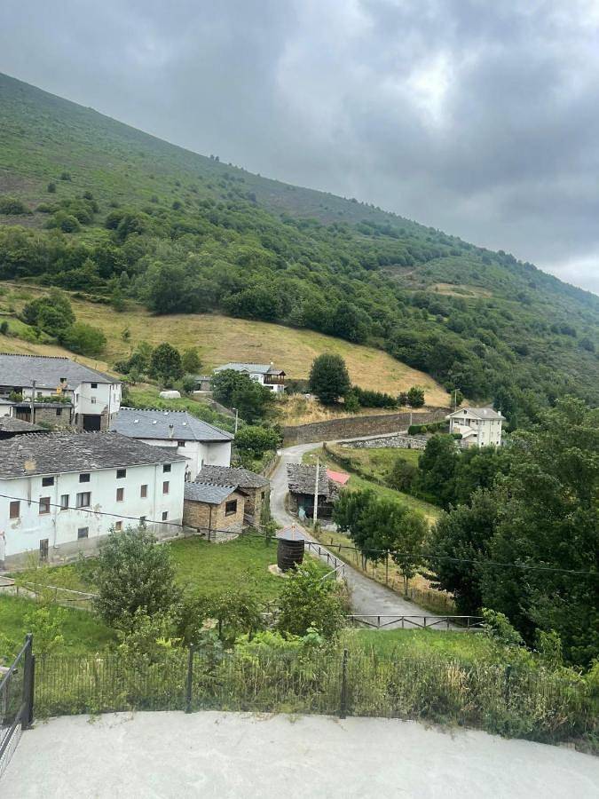 Casa rural para 6 personas, con terraza y vistas, Se admiten mascotas en Cangas del Narcea - 4