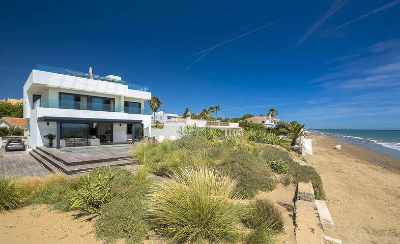 Huisje aan zee voor 12 personen, with zwembad and sauna as well as tuin and whirlpool in Marbella