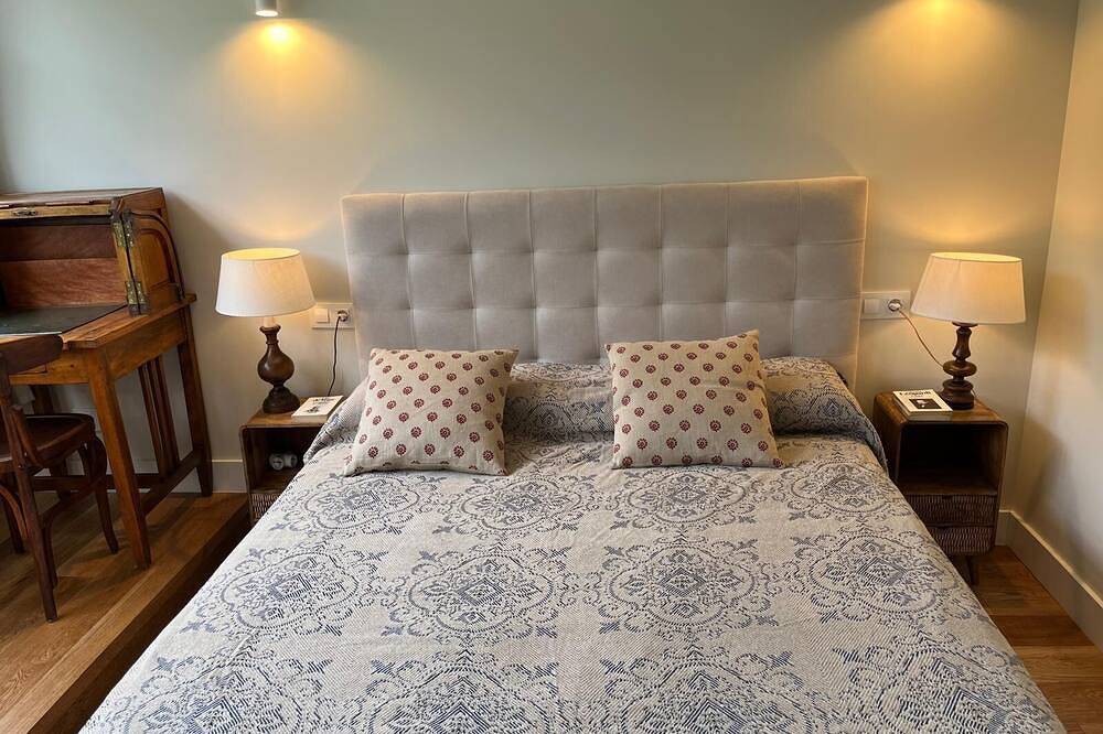 Entire apartment, Casona del Sol Atico-Apartment-Balcony-Private Bathroom in Lastres, Colunga