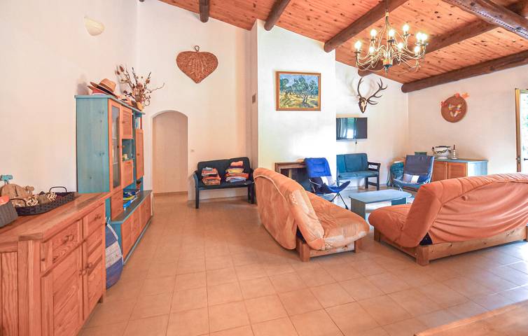 Location de vacances pour 10 personnes, avec terrasse ainsi que jardin et piscine à Solaro - 4