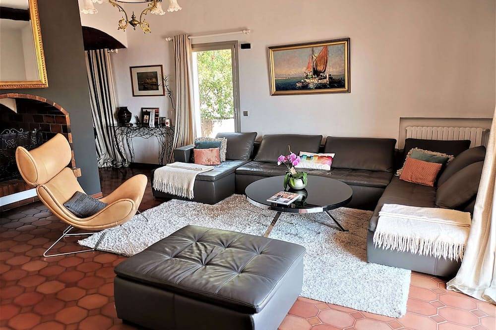 Villa d'architecte avec piscine à cassis calme absolu 300m du centre in Cassis, Parc national des Calanques