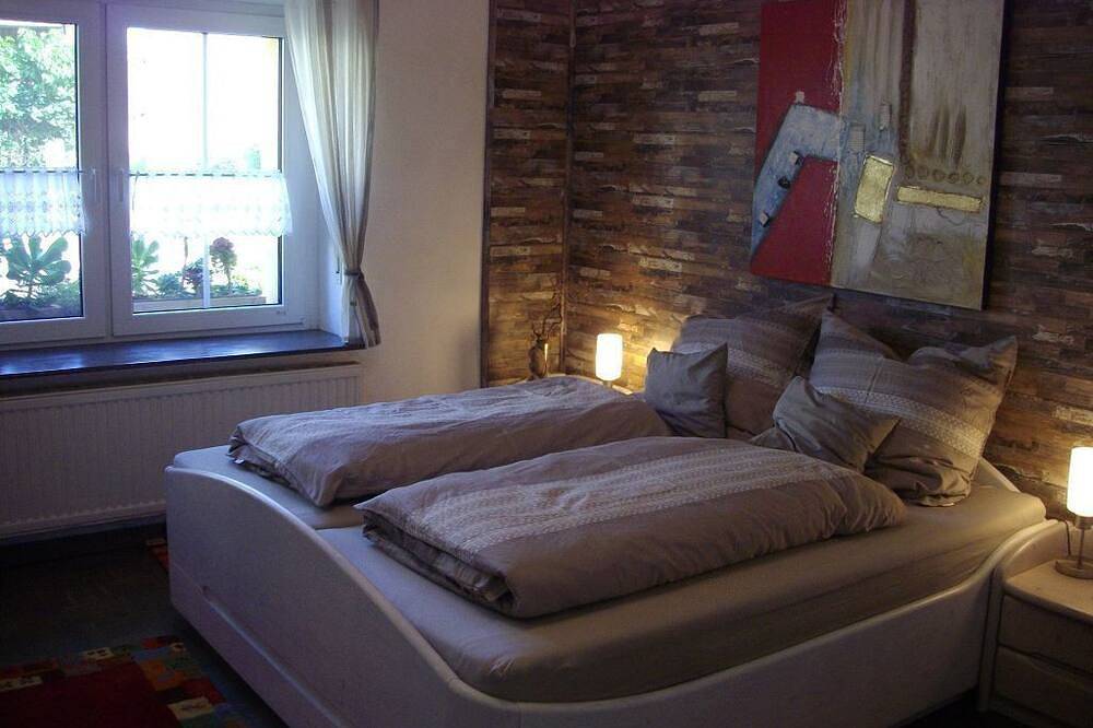 Ganze Wohnung, Modern und hochwertig ausgestattete 4-Sterne Ferienwohnung \" Blütentraum\" in Kirchenlamitz, Landkreis Wunsiedel im Fichtelgebirge