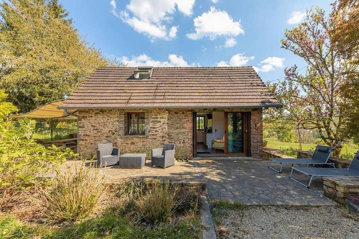 Maison de vacances pour 2 personnes, avec Terrasse ainsi que Jardin et Vue à Ségur-le-Château