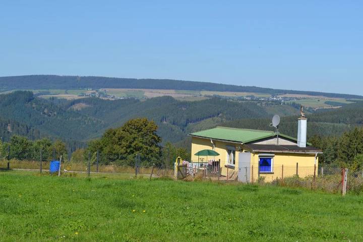 Ferienwohnung für 3 Personen, mit Terrasse und Garten sowie Ausblick in Schwarzatal