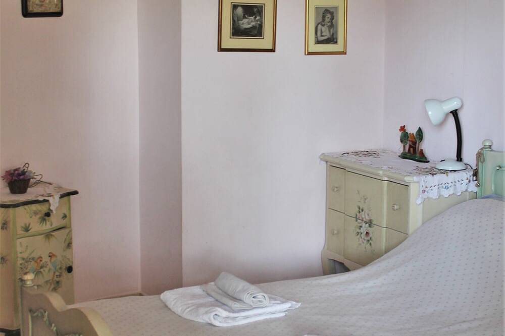 Geheel appartement, Villa with garden in Varkiza, Vari