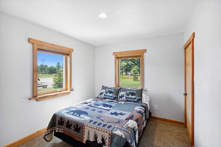 Holiday rental for 8 people, with garden and terrace as well as hot tub in Montana