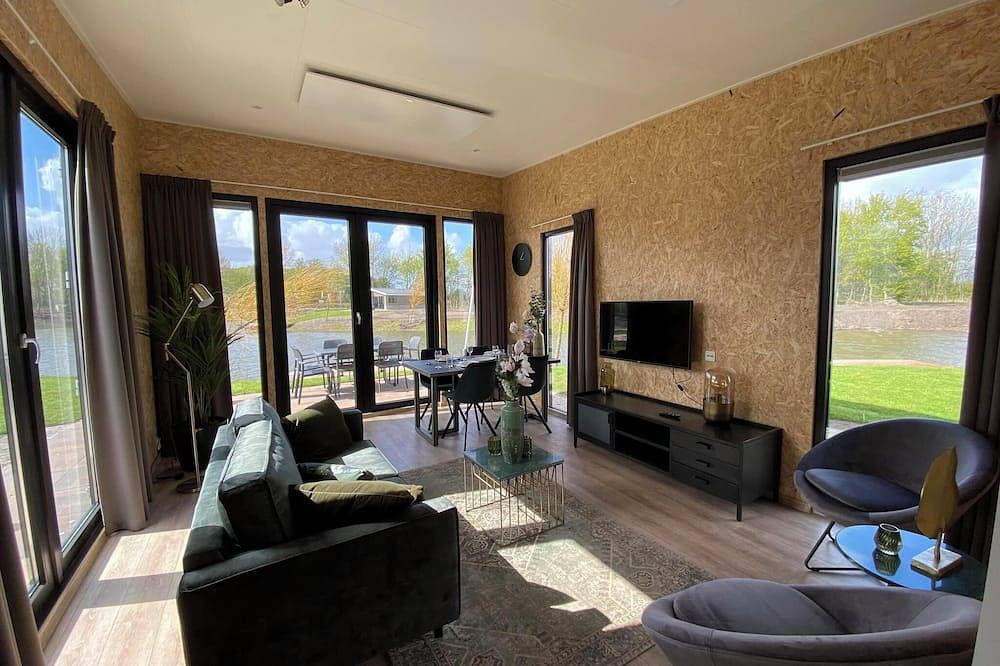 Chalet with 2 bedrooms and a terrace in Kampen, Lake Veluwe