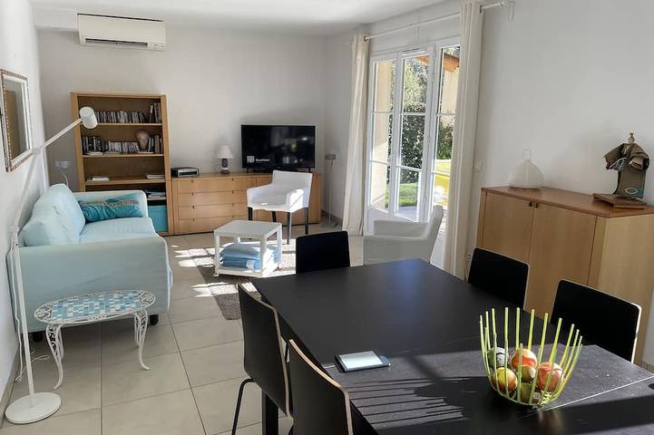 Location de vacances pour 8 personnes, avec jardin et terrasse ainsi que piscine et jacuzzi à La Môle - 4