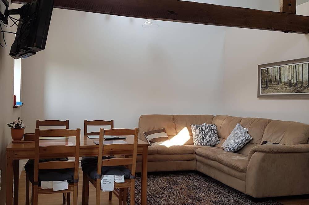Dog & family friendly 2 bed barn conversion in country setting in North Somerset