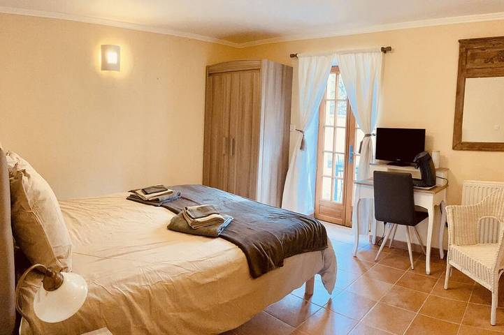 Gîte pour 14 personnes, avec terrasse ainsi que piscine et jardin à Sainte-Foy-de-Longas - 2