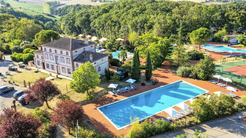 Camping pour 10 personnes, avec Terrasse dans le Tarn