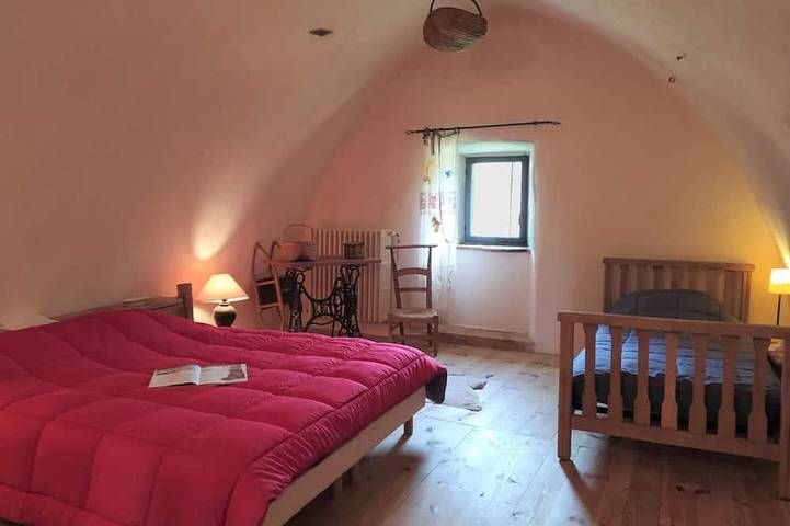 Location de vacances pour 8 personnes, avec jardin à Saint-Georges-de-Lévéjac - 2