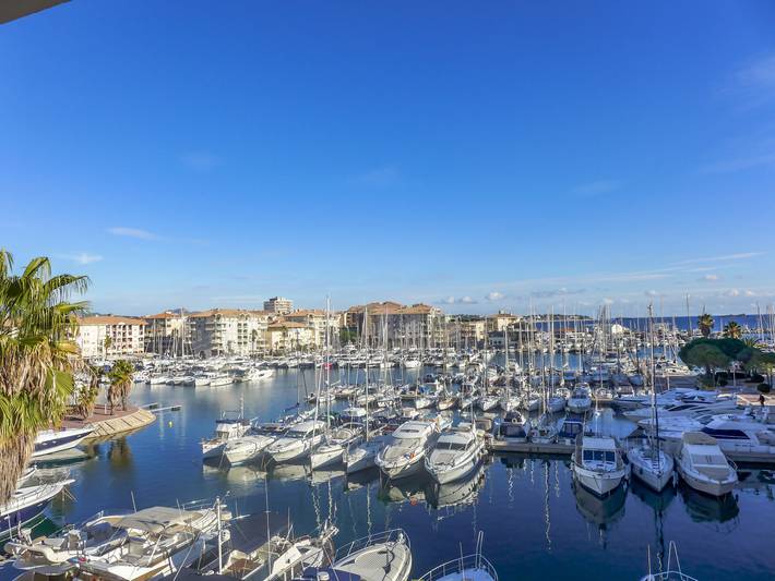 Gîte pour 4 personnes, avec terrasse dans Plage du Port Fréjus - 2
