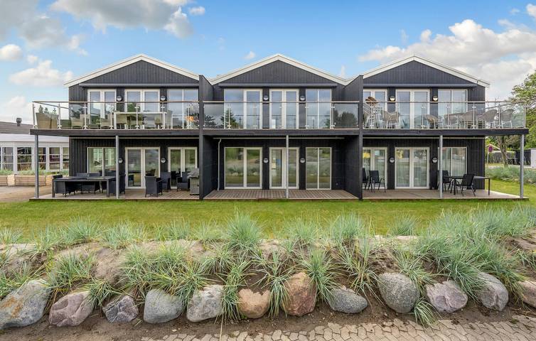 Ferielejlighed for 6 personer, med Terrasse og Have i Stillinge Strand