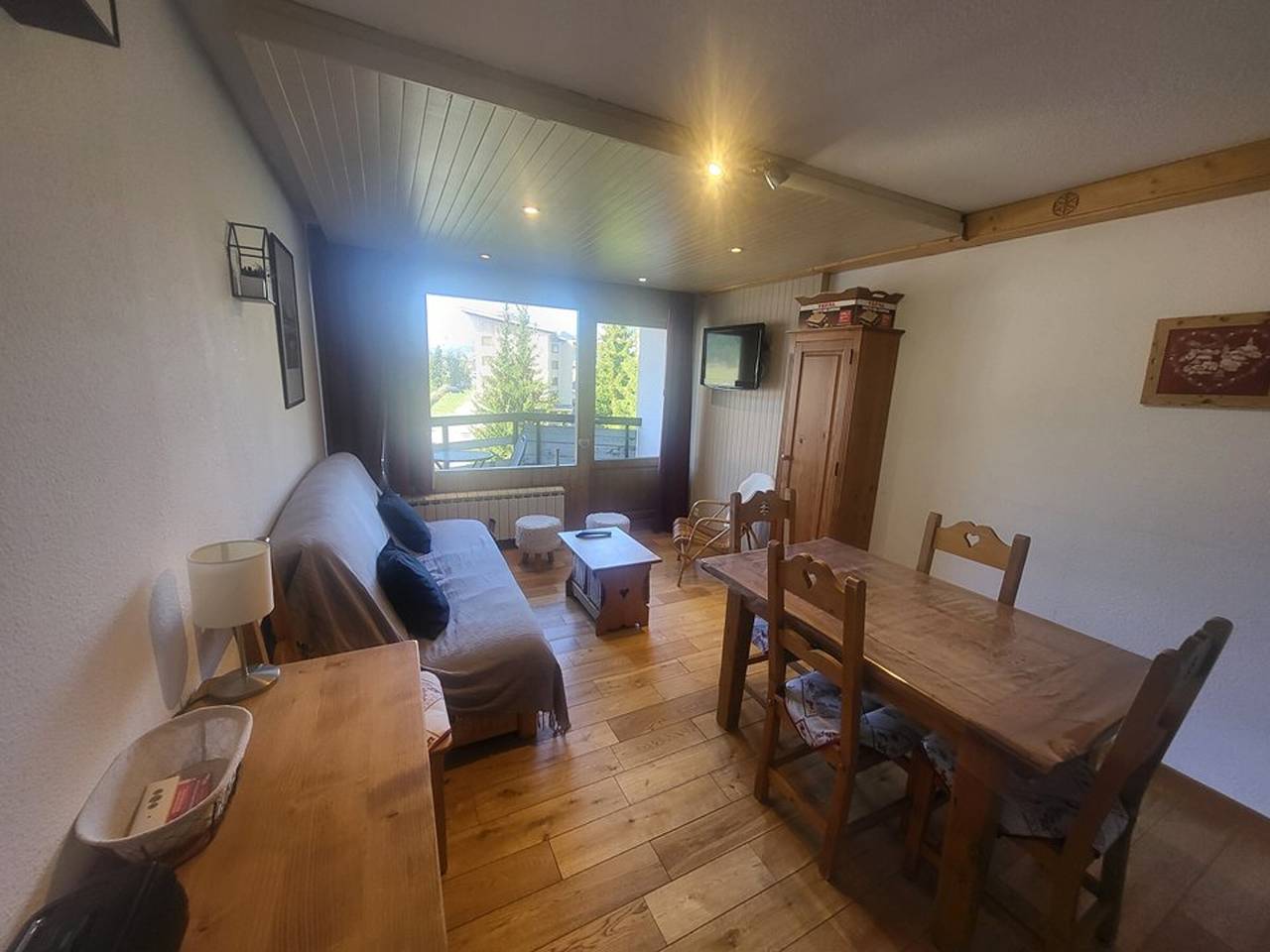 Entire apartment, Cozy 1Br Apartment with Parking, Balcony & Near Montgenèvre Slopes in Montgenèvre, Briançon region