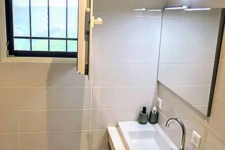 Location de vacances pour 4 personnes, avec jardin et balcon, animaux acceptés à Beaujeu - 4