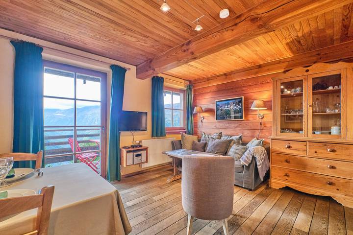Entire apartment, 4-person apartment in chalet with spa – cozy and bright in Villard-Reculas, Écrins National Park