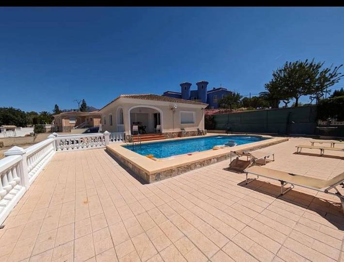 Villa pour 6 personnes, avec jardin et piscine