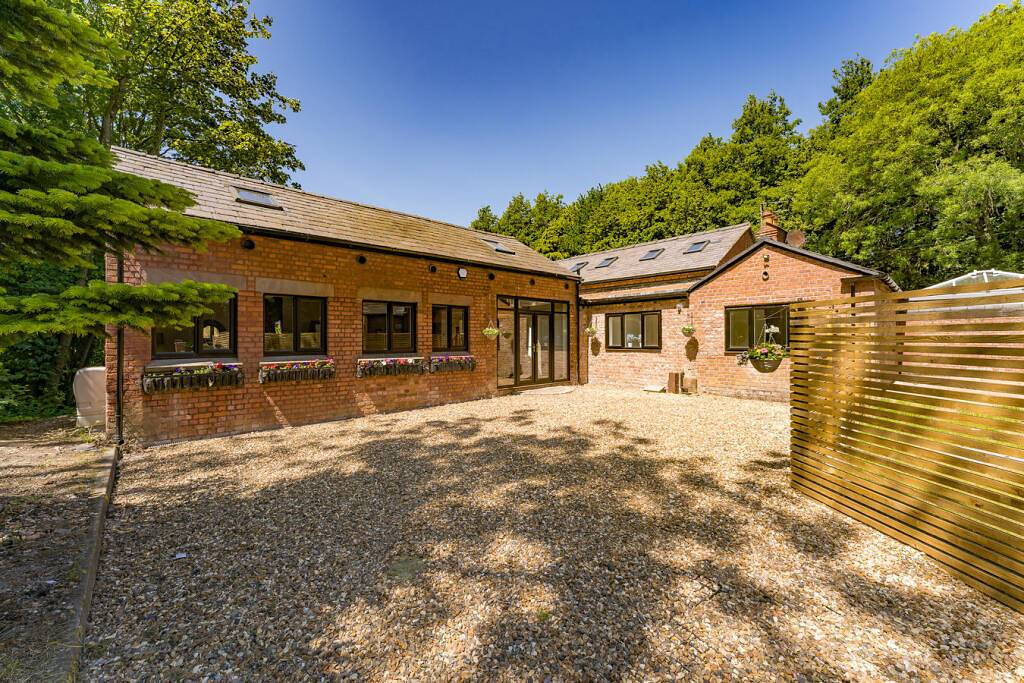 Historic Victorian Forge Manor | 5Br Luxury Home near Liverpool in Merseyside