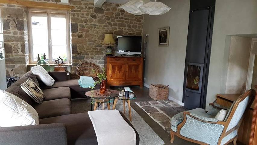 Location de vacances pour 9 personnes, avec terrasse et jardin, animaux acceptés à Dingé - 2