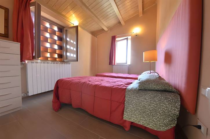 Villa 'In Collina Con Piscina' with private pool, private garden and Wi-Fi in Lucca, Lucca Provisen