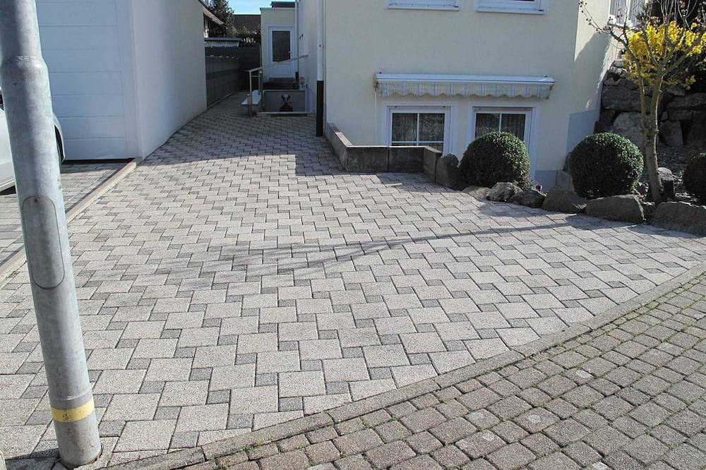 Ganze Wohnung, Ferienwohnung Vogesenblick, 50qm, 1 Schlafraum - Ferienwohnung Kunst in Europa-Park, Mahlberg