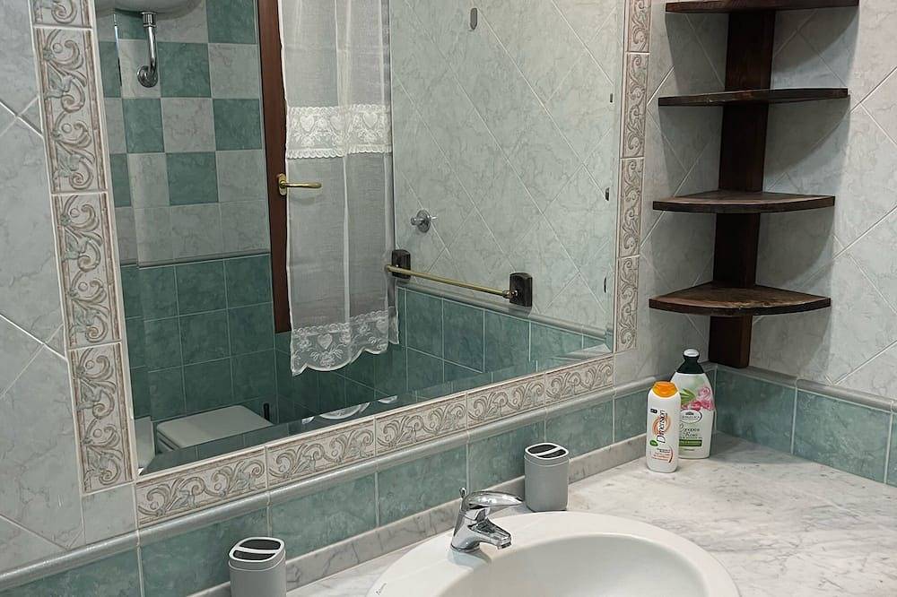 Entire apartment, B&B Perna Panoramic Rooms Naples in Torre del Greco, Vesuvio National Park