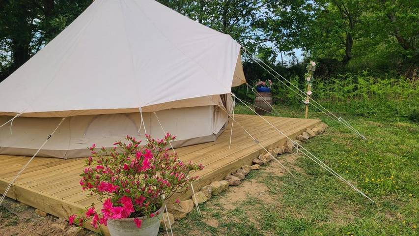 Gîte pour 2 personnes, avec terrasse ainsi que vue et jardin à Le Ferré - 4