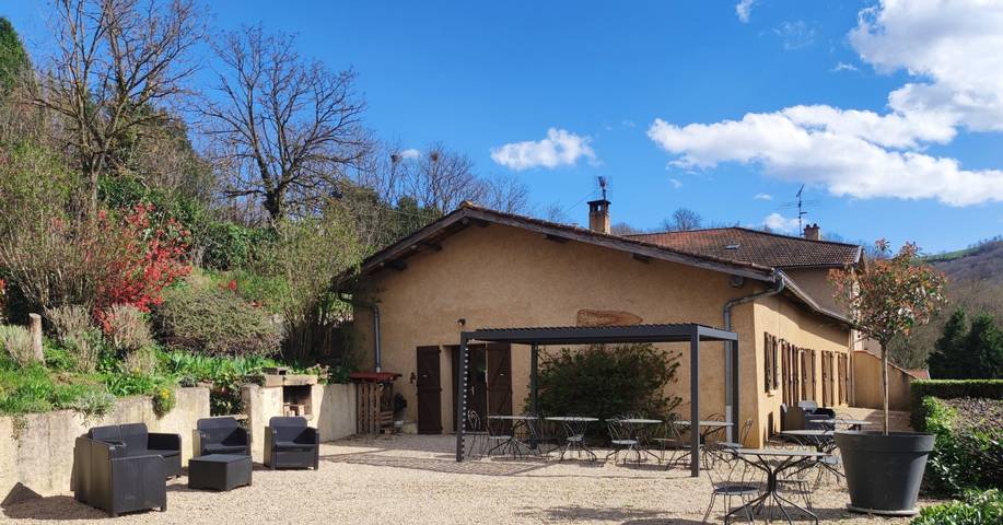 Gîte pour 15 personnes, avec terrasse, animaux acceptés dans Rhône - 2