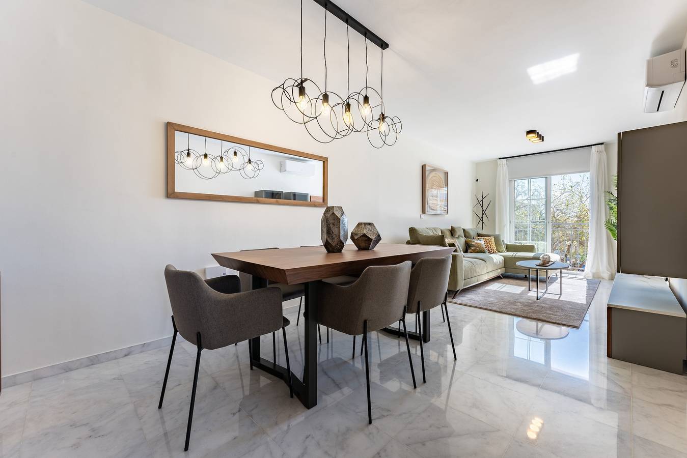 Apartamento entero, Apartamento 'Oasis Mijas Centro' con vistas al mar, Wi-Fi y aire acondicionado in Mijas Pueblo, Mijas
