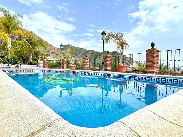 Casa rural para 6 personas, con Terraza además de Jardín y Piscina en Axarquía