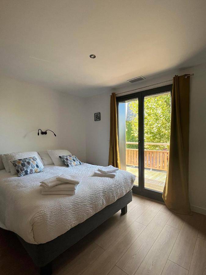Maison de vacances pour 6 personnes, avec Balcon et Terrasse ainsi que Jardin et Piscine à La Chapelle-Aubareil