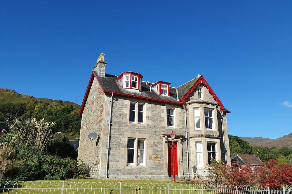 Tayview, pet friendly, luxury holiday cottage, with hot tub in Killin in Killin, Stirling und Umgebung