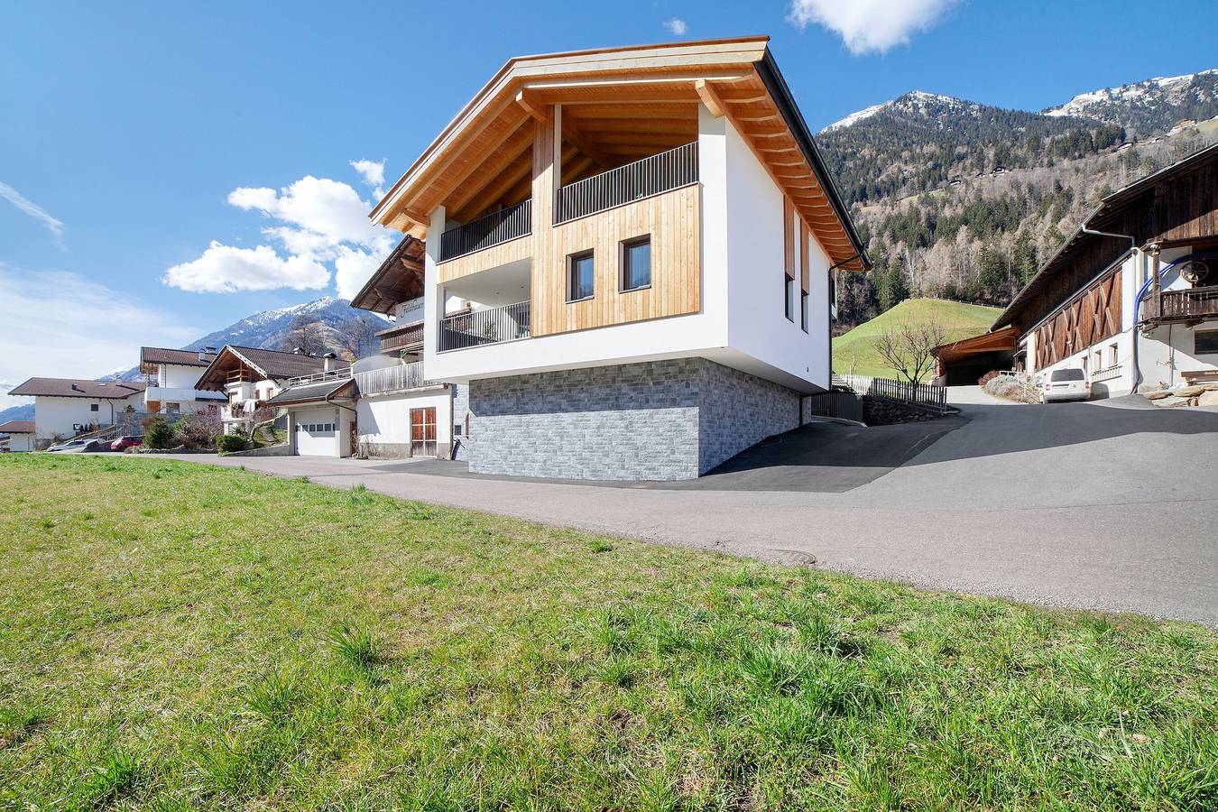 Ganze Wohnung, Ferienwohnung Feldbauerhof 'Federleicht' mit Bergblick, privater Terrasse und Wi-Fi in St. Martin in Passeier, Passeiertal