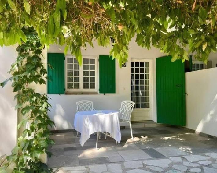 Hôtel pour 3 personnes, avec Jacuzzi et Terrasse ainsi que Jardin et Bassin pour enfant à Le Pontet - 4
