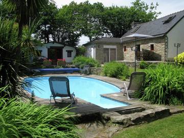 Gîte pour 6 personnes, avec terrasse et piscine, animaux acceptés à Coray